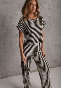 Renee - Beżowo-Czarny Komplet z Dzianiny w Paski z Bawełną Bluzka z Krótkim Rękawem i Spodnie Akiseithe. Kolor: beżowy. Materiał: bawełna, dzianina. Wzór: paski #1