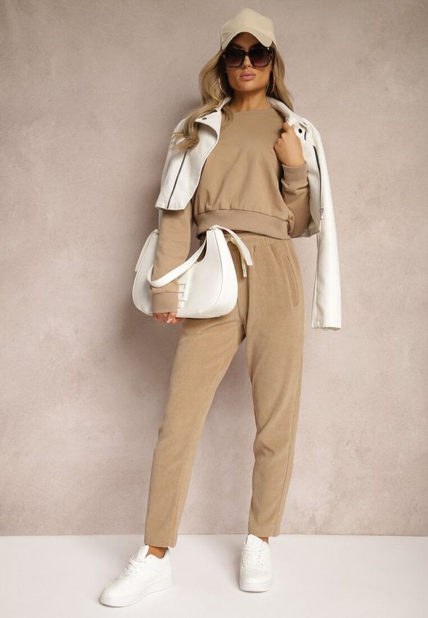 Renee - Ciemnobeżowa Bluza z Bawełną ze Ściągaczami przy Rękawach i w Pasie Alberia. Kolor: beżowy. Materiał: bawełna