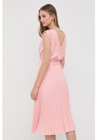 Nissa sukienka kolor różowy midi rozkloszowana. Kolor: różowy. Materiał: tkanina. Typ sukienki: rozkloszowane, plisowane. Długość: midi #3
