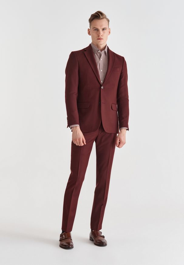 Pako Lorente - PAKO LORENTE – Bordowe spodnie garniturowe P21WP-6G-036-D-S. Kolor: czerwony. Materiał: wełna