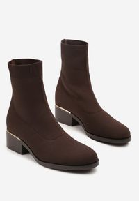 Born2be - Brązowe Botki na Niskim Słupku ze Skarpetkową Cholewką Etaliss. Okazja: na spotkanie biznesowe, do pracy, na co dzień. Kolor: brązowy. Materiał: jeans. Szerokość cholewki: normalna. Obcas: na słupku. Styl: klasyczny, biznesowy, casual, elegancki #5