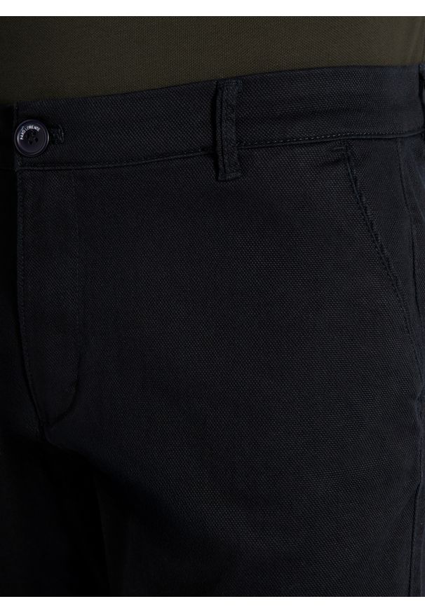 Pako Lorente - PAKO LORENTE - Granatowe spodnie męskie. Okazja: na co dzień. Kolor: niebieski. Materiał: bawełna, elastan. Sezon: wiosna. Styl: casual