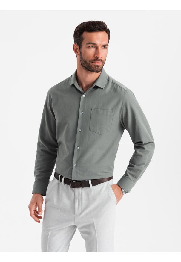 Ombre Clothing - Męska koszula z kieszenią REGULAR FIT - khaki V4. Kolor: brązowy. Materiał: poliester, bawełna. Długość rękawa: długi rękaw. Długość: długie