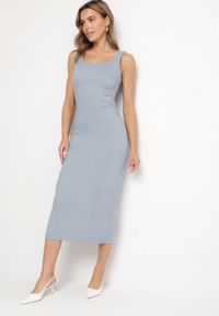 Born2be - Jasnoniebieska Sukienka na Ramiączkach z Wiskozą o Ołówkowym Kroju z Rozcięciem Tirbia. Okazja: na co dzień. Kolor: niebieski. Materiał: wiskoza. Długość rękawa: na ramiączkach. Typ sukienki: ołówkowe. Styl: casual, elegancki, sportowy, klasyczny #1