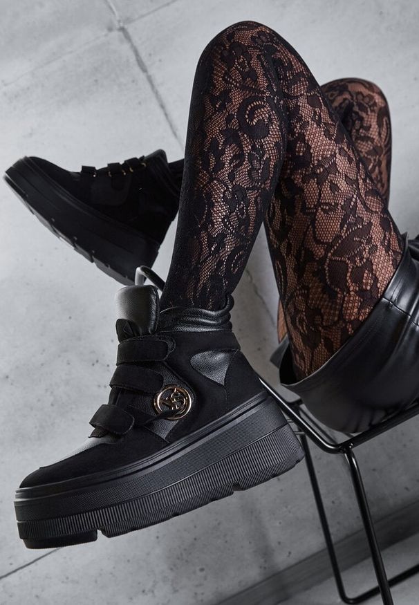 Renee - Czarne Botki Sneakersy Vices na Platformie w Stylu Y2K Gelira. Okazja: na co dzień. Zapięcie: rzepy. Kolor: czarny. Materiał: jeans. Wzór: aplikacja. Sezon: lato. Obcas: na platformie
