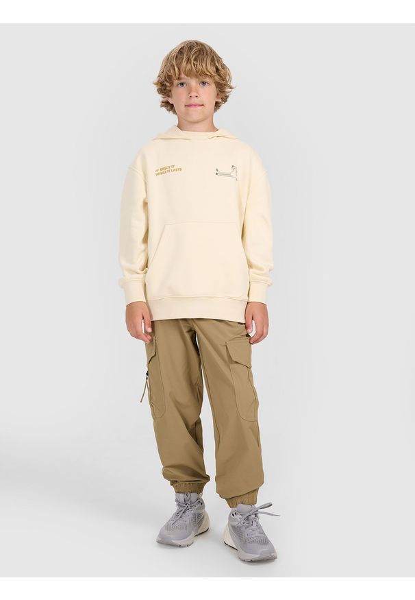 4f - 4F Bluza dresowa nierozpinana z kapturem chłopięca - beżowa 128 (7-8 lat). Okazja: na co dzień, na uczelnię. Typ kołnierza: kaptur. Kolor: beżowy. Materiał: dresówka. Sezon: lato. Styl: elegancki, casual, klasyczny, sportowy