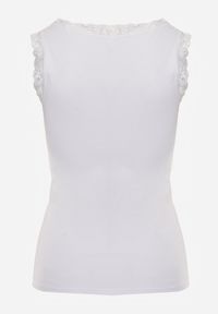 Renee - Biały Top z Bawełny Ozdobiony u Góry Koronką Berice. Kolor: biały. Materiał: bawełna, koronka. Wzór: aplikacja, koronka #2