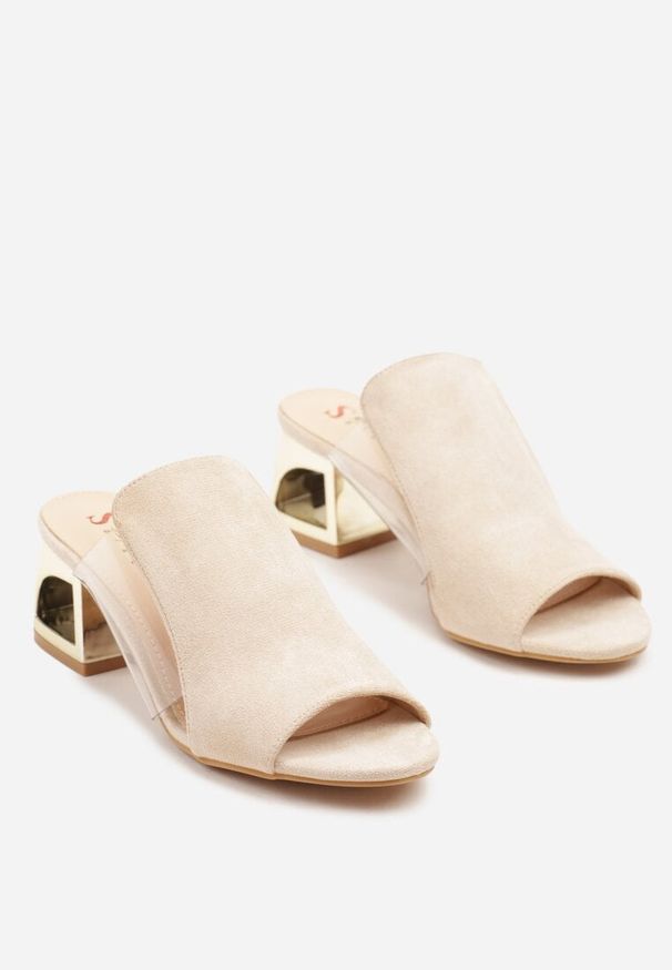 Renee - Beżowe Klapki na Słupku z Wycięciem i Transparentną Cholewką Saniriel. Okazja: na co dzień. Kolor: beżowy. Materiał: jeans. Obcas: na słupku. Styl: casual, elegancki. Wysokość obcasa: średni