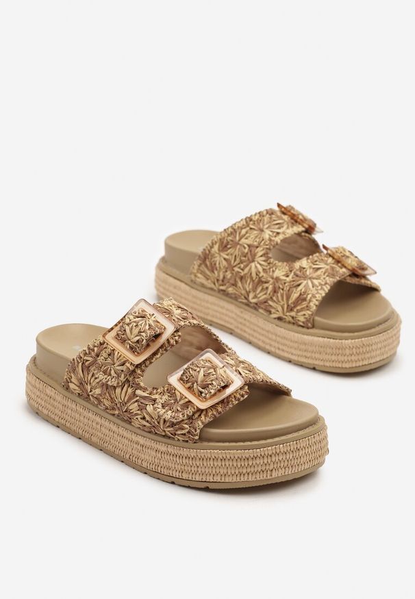 Renee - Ciemnobeżowe Klapki na Platformie z Plecionką Klamrami Ronarisa. Okazja: na spacer. Kolor: beżowy. Wzór: aplikacja. Sezon: lato. Obcas: na platformie. Styl: elegancki