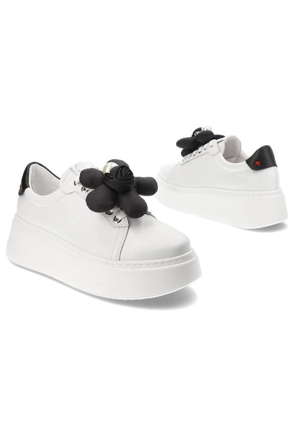 CheBello - Białe Sneakersy Chebello Eleganckie Obuwie Z Kwiatem. Kolor: biały. Materiał: skóra. Wzór: kwiaty. Obcas: na platformie