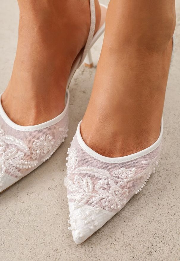 Renee - Białe Siateczkowe Czółenka na Szpilce z Haftami i Perełkami Branira. Okazja: na imprezę. Zapięcie: pasek. Kolor: biały. Wzór: haft. Obcas: na szpilce. Styl: elegancki