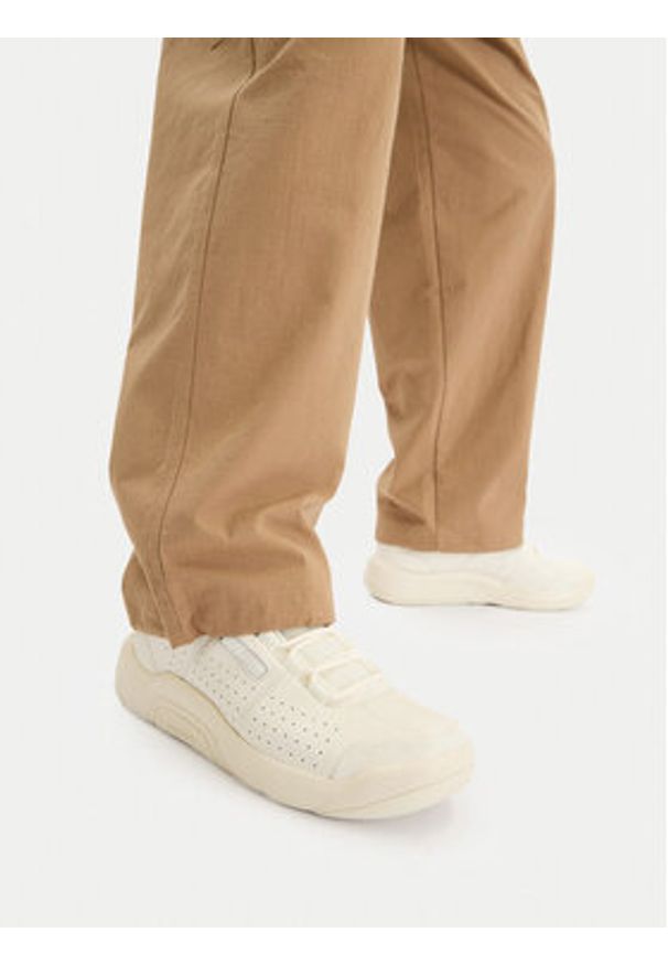 Reebok Sneakersy EO-DMX COMFORT + CLASSIC 100244665 Écru. Kolor: kremowy. Materiał: skóra. Model: Reebok Classic