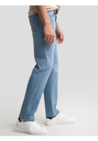 Big-Star - Jeansy męskie z prostą nogawką jasnoniebieskie Toros 171. Okazja: na co dzień. Stan: podwyższony. Kolor: niebieski. Styl: vintage, casual, klasyczny, elegancki #5