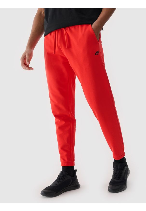 4f - 4F Spodnie dresowe joggery męskie - czerwone M. Kolor: czerwony. Materiał: dresówka. Wzór: gładki, ze splotem