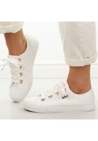 Białe trampki damskie Lee Cooper 4068. Okazja: na spacer, na co dzień. Nosek buta: okrągły. Kolor: biały. Materiał: tkanina. Szerokość cholewki: normalna. Sezon: wiosna, lato. Styl: casual, klasyczny, sportowy #1