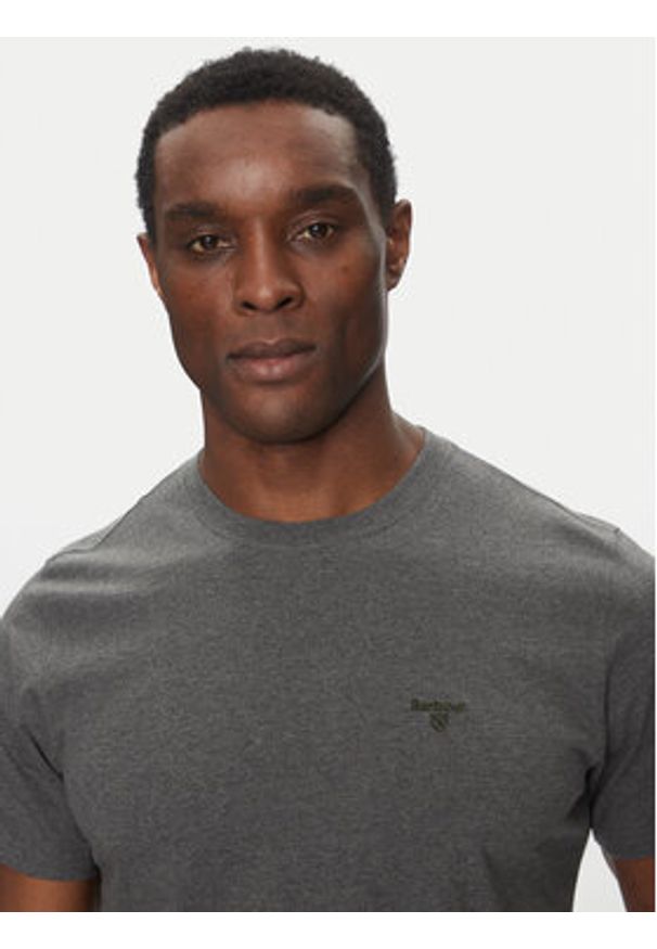 Barbour T-Shirt Essential Sports MTS0331GY73 Szary Tailored Fit. Kolor: szary. Materiał: bawełna