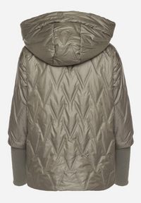 Born2be - Zielona Kurtka z Pikowanymi Przeszyciami o Pudełkowym Kroju Tacholla. Okazja: na co dzień, na spacer. Kolor: zielony. Materiał: jeans. Wzór: aplikacja. Styl: casual