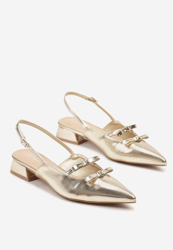Born2be - Złote Eleganckie Sandały na Niskim Słupku z Kokardkami i Noskiem w Szpic Rensara. Okazja: na co dzień. Zapięcie: pasek. Kolor: złoty. Materiał: jeans. Obcas: na słupku. Styl: elegancki