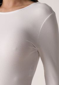 Born2be - Białe Body w Klasycznym Stylu Sadirise. Okazja: na co dzień. Kolor: biały. Długość rękawa: długi rękaw. Długość: długie. Styl: klasyczny #3