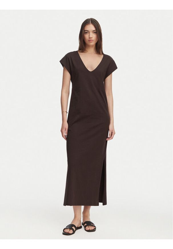 only - ONLY Sukienka codzienna Onlmara 15357675 Brązowy ciemny Regular Fit. Okazja: na co dzień. Kolor: brązowy. Materiał: bawełna. Typ sukienki: proste. Styl: casual