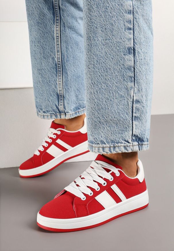 Born2be - Czerwone Sneakersy na Płaskiej Podeszwie Ozdobione Paskami Ravesi. Okazja: na co dzień. Zapięcie: pasek. Kolor: czerwony. Materiał: jeans. Wzór: aplikacja. Obcas: na płaskiej podeszwie
