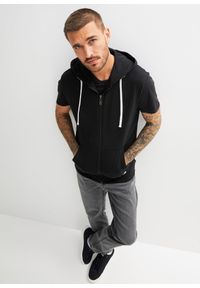 bonprix - Kamizelka dresowa z kapturem z miękkiej mieszanki bawełny. Typ kołnierza: kaptur. Kolor: czarny. Materiał: bawełna, dresówka #2