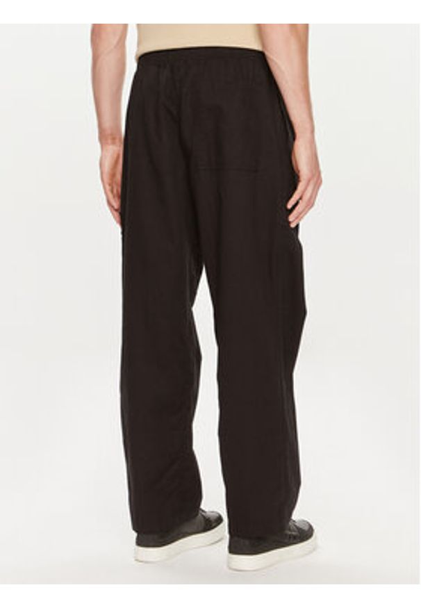 Calvin Klein Jeans Spodnie materiałowe J30J325126 Czarny Regular Fit. Kolor: czarny. Materiał: bawełna