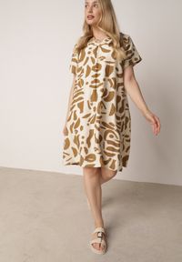 Born2be - Beżowa Pudełkowa Sukienka z Wiskozy z Dekoltem w Serek w Abstrakcyjny Wzór Cresom. Okazja: na co dzień. Typ kołnierza: dekolt w serek. Kolekcja: plus size. Kolor: beżowy. Materiał: wiskoza. Sezon: lato. Typ sukienki: proste, dla puszystych. Styl: casual #6