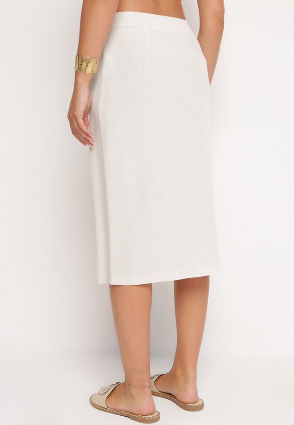 Born2be - Jasnobeżowa Trapezowa Spódnica z Rozcięciem i Kieszeniami Nestala. Okazja: na co dzień. Kolor: beżowy. Materiał: jedwab. Styl: elegancki, casual