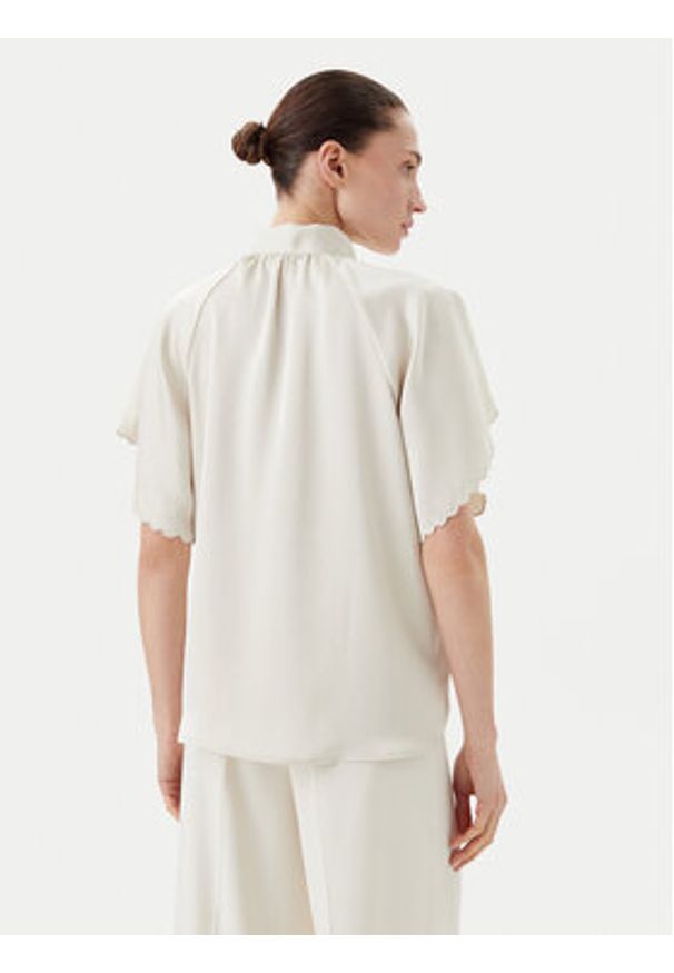 Bruuns Bazaar Bluzka Beckia Wendi BBW4439 Écru Regular Fit. Materiał: syntetyk, satyna