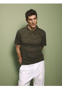 Reserved - Lniana koszulka polo - zielony. Typ kołnierza: polo. Kolor: zielony. Materiał: len