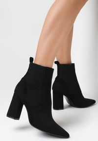 Born2be - Czarne Botki Dacoilae. Nosek buta: otwarty. Kolor: czarny. Materiał: materiał. Sezon: jesień, zima. Obcas: na obcasie. Styl: klasyczny. Wysokość obcasa: średni #1