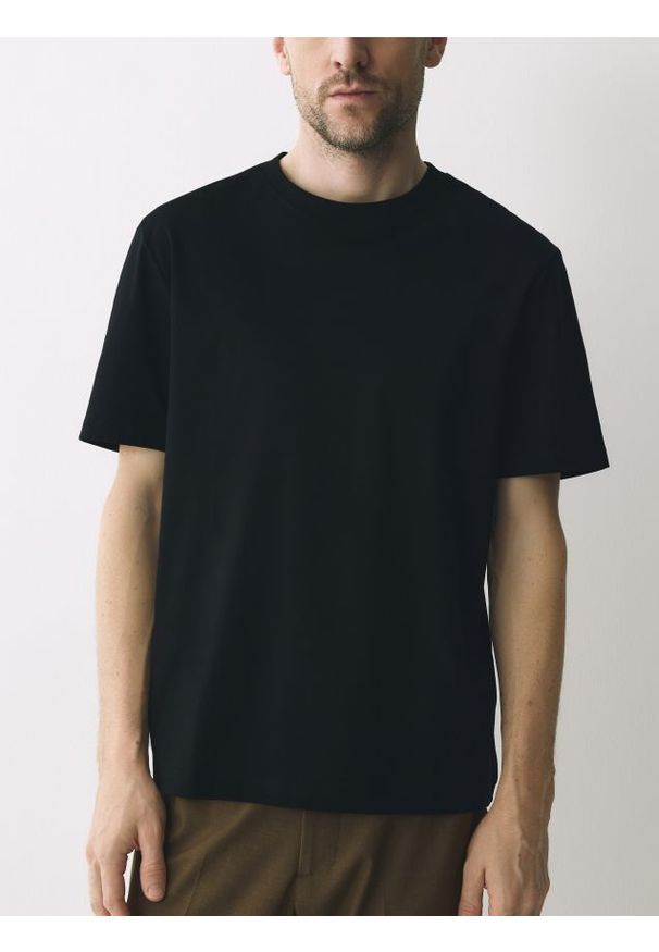 Reserved - T-shirt regular z merceryzowanej bawełny - czarny. Kolor: czarny. Materiał: bawełna