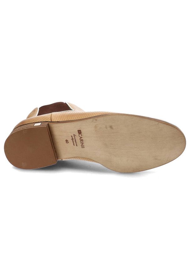Brązowe Botki Carinii Damskie Buty Płaskie. Okazja: na co dzień. Kolor: brązowy. Materiał: skóra. Styl: casual, klasyczny, elegancki