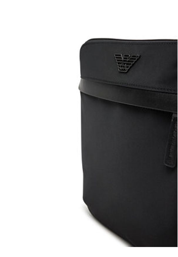 Emporio Armani Saszetka EM001807 AF13454 UC001 Czarny. Kolor: czarny. Materiał: skóra