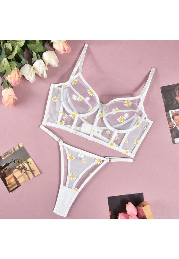 Intica - Komplet bieliźniarski z delikatnym wzorem i szerokimi ramiączkami Jeongeun. Kolor: biały. Materiał: materiał