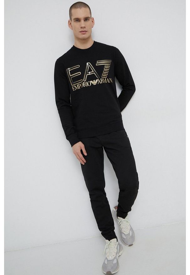 EA7 Emporio Armani Bluza bawełniana męska kolor czarny z nadrukiem. Okazja: na co dzień. Kolor: czarny. Materiał: bawełna. Wzór: nadruk. Styl: casual