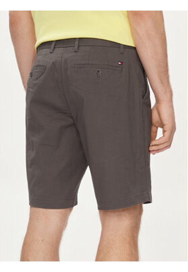 TOMMY HILFIGER - Tommy Hilfiger Szorty materiałowe Harlem MW0MW23568 Szary Regular Fit. Kolor: szary. Materiał: bawełna