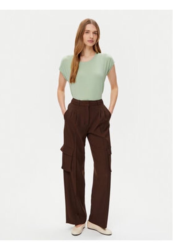 Vero Moda T-Shirt Ava 10284468 Zielony Regular Fit. Kolor: zielony. Materiał: lyocell