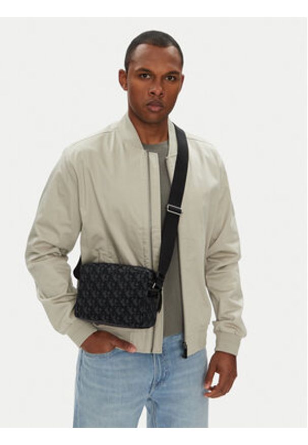 Calvin Klein Saszetka Unstructured Monogram Camera Bag LV04G3179G Czarny. Kolor: czarny. Materiał: materiał