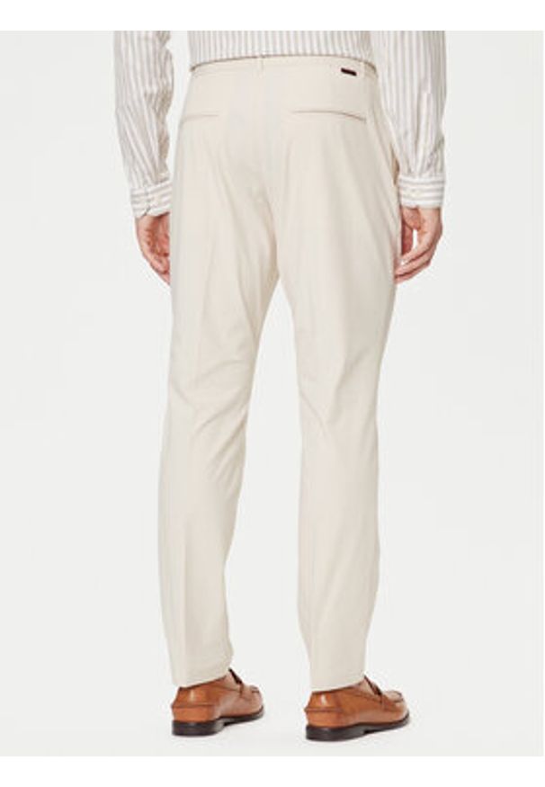 Guess Spodnie materiałowe M4YB01 WG9Z2 Écru Regular Fit. Kolor: kremowy. Materiał: syntetyk