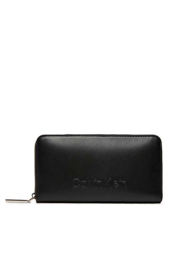 Calvin Klein Duży Portfel Damski Embossed Logo Zip Lg K60K612439 Czarny. Kolor: czarny. Materiał: skóra