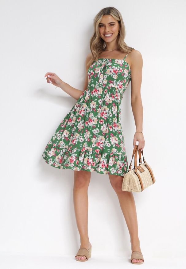 Born2be - Zielona Sukienka na Cienkich Ramiączkach z Wiskozy w Kwiaty Kimball. Kolor: zielony. Materiał: wiskoza. Długość rękawa: na ramiączkach. Wzór: kwiaty