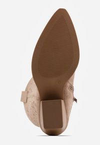 Renee - Ciemnobeżowe Ażurowe Kozaki Typu Kowbojki na Stożkowym Obcasie Antastus. Kolor: beżowy. Materiał: zamsz. Wzór: ażurowy. Obcas: na obcasie. Styl: boho. Wysokość obcasa: średni #2