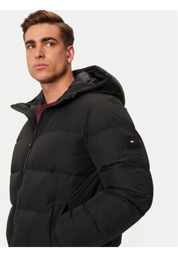TOMMY HILFIGER - Tommy Hilfiger Kurtka puchowa MW0MW36599 Czarny Regular Fit. Kolor: czarny. Materiał: syntetyk