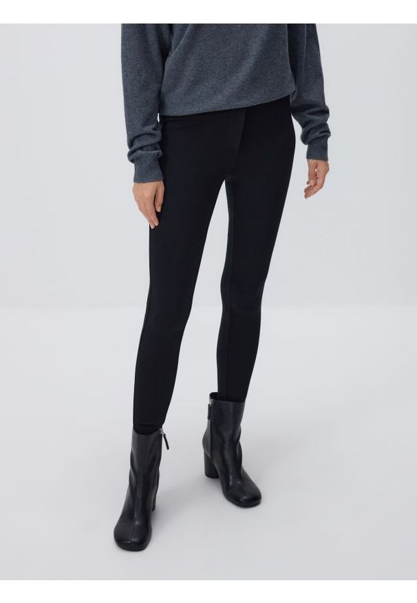 Reserved - Legginsy z wiskozą - czarny. Kolor: czarny. Materiał: wiskoza