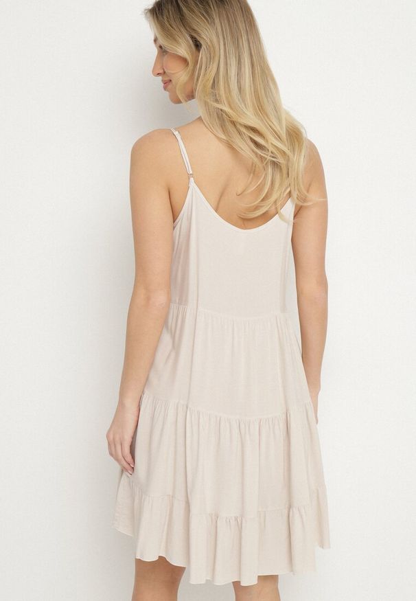 Born2be - Jasnobeżowa Rozkloszowana Sukienka z Bawełny na Ramiączkach z Falbanami Lilivane. Okazja: na spacer, na co dzień. Kolor: beżowy. Materiał: bawełna. Długość rękawa: na ramiączkach. Sezon: wiosna, lato. Typ sukienki: proste. Styl: casual