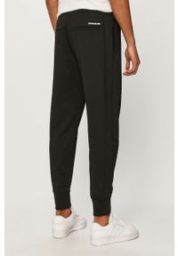 Calvin Klein Jeans - Spodnie. Kolor: czarny. Materiał: poliester, wiskoza, dzianina, elastan. Wzór: gładki #3