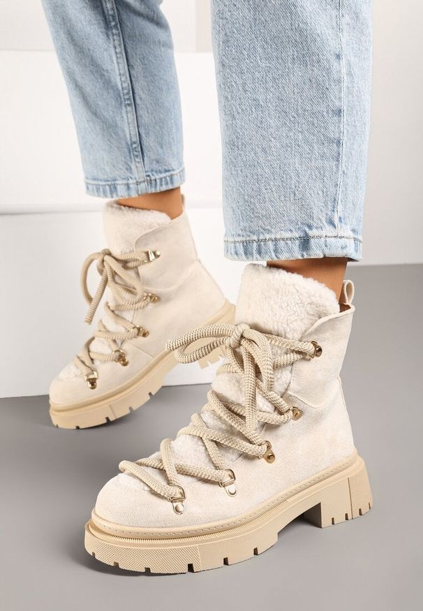 Born2be - Beżowe Botki Traperki z Ozdobnym Sznurowaniem i Kożuszkiem Godhilde. Okazja: na co dzień. Kolor: beżowy. Materiał: dzianina, wełna. Szerokość cholewki: normalna. Styl: casual