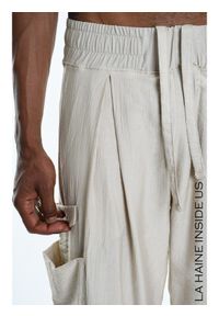 La Haine Inside Us Spodnie | 3M M1247 | Mężczyzna | Beżowy. Okazja: na co dzień. Kolor: beżowy. Materiał: wiskoza, poliamid. Wzór: aplikacja. Styl: casual, elegancki #7